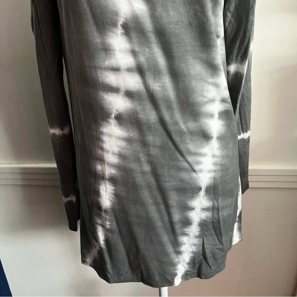 Go Couture • Grey White Tie Dyed Cold Shoulder Long Sleeve Top - Picture 5 of 7